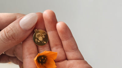 So entsteht dein gravierter Anhänger – Engraved Petite Collection